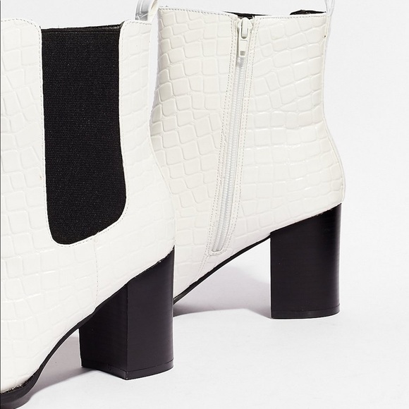 White Crocodile Western Booties W Black Accents - Picture 3 of 4